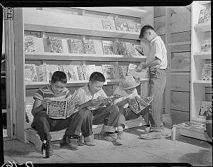 Kids and comics, Tule Lake, 1942