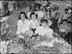 Vegetable float, Tule Lake, 1942